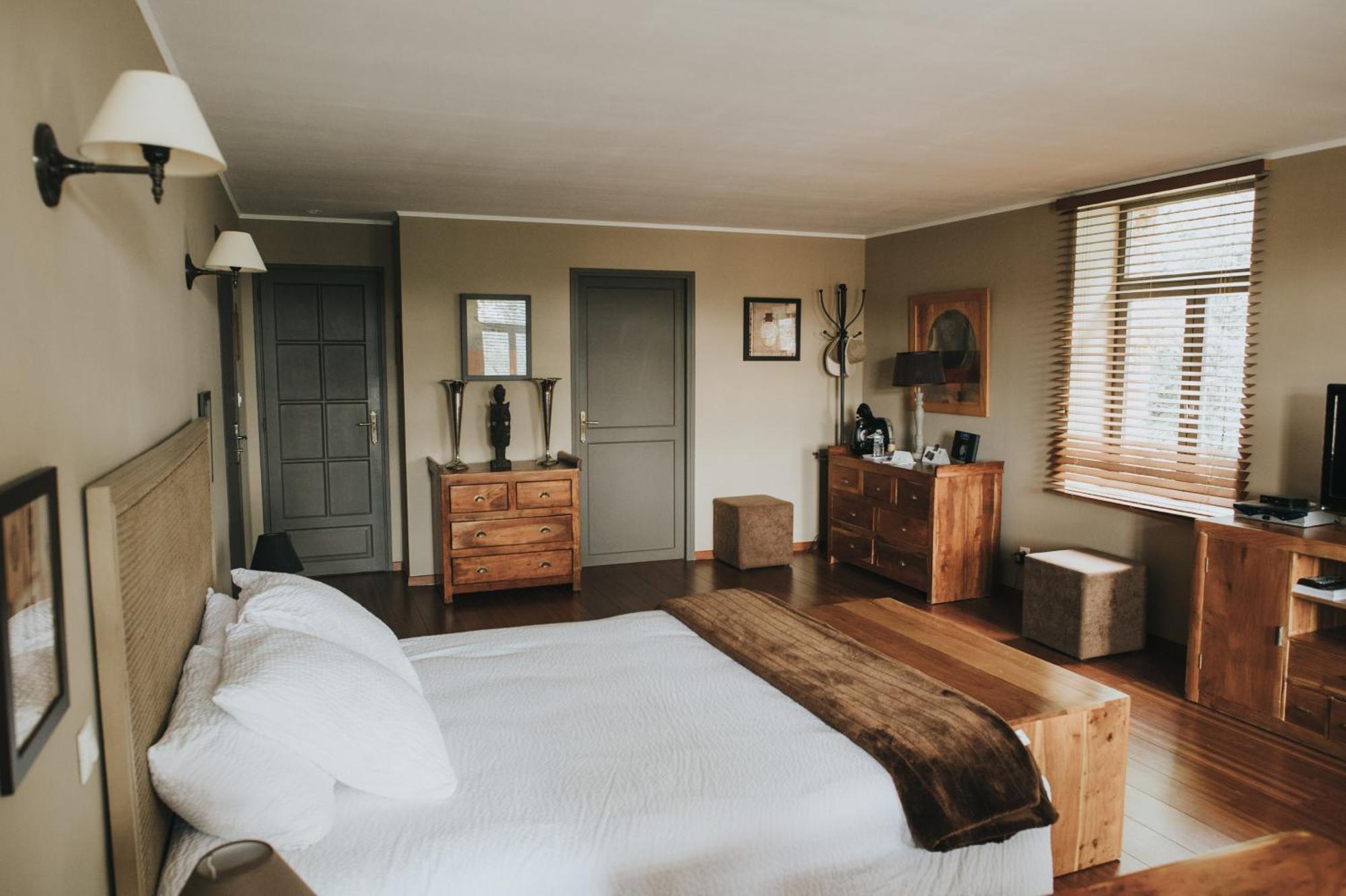 Logis Hotel-Restaurant - Le Moulin D'Artres Eksteriør billede