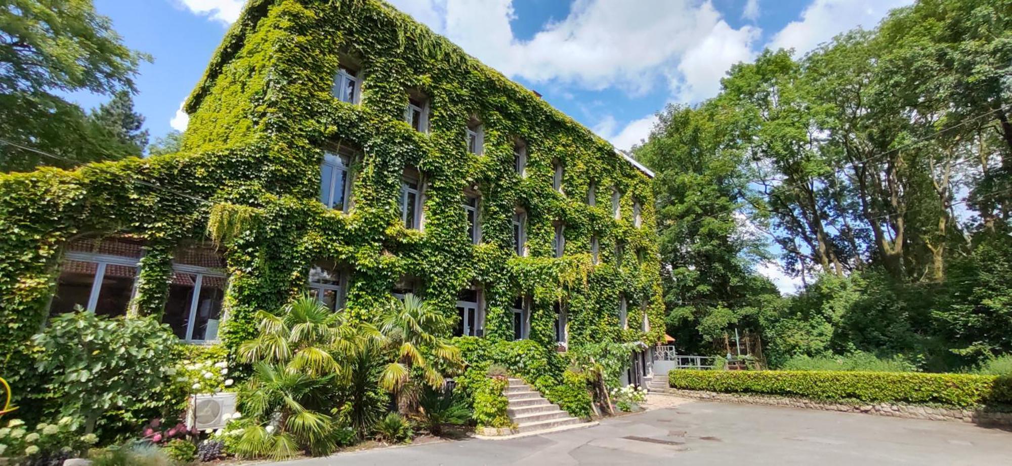 Logis Hotel-Restaurant - Le Moulin D'Artres Eksteriør billede